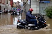 Maltempo, forti piogge nella notte a Milano: intere vie come torrenti