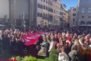 Violenza sulle donne: a Firenze piazza Signoria gremita per 'un minuto di rumore'