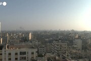 Gaza, fumo sulla citta' mentre continuano i raid