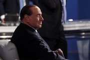 Berlusconi a Guerra: 'Non ti intesto la casa, e' corruzione'
