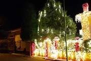 La casa di Babbo Natale e' in Italia, 50mila led per addobbarla