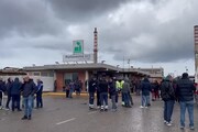 Sulcis, quattro operai della Portovesme protestano a 100 metri di altezza