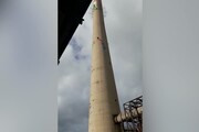 Sulcis, lavoratori della Portovesme srl asserragliati su una ciminiera a 100 metri di altezza