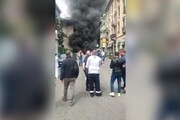 Maxi incendio a Milano, evacuati una scuola e un edificio