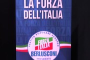 Forza Italia, alla convention applausi e striscioni per Berlusconi