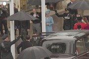 Incoronazione Carlo III, l'arrivo del principe Harry a Westminster