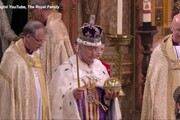 Carlo III lascia Westminster sulle note di 'God save the King'