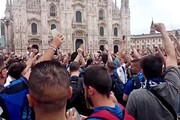 Milano, Champions: l'attesa dei tifosi nerazzurri in piazza Duomo