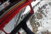 Monte Bianco, le immagini del salvataggio di due alpinisti in cresta