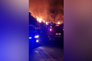 Palermo circondata dagli incendi, fiamme attorno all'aeroporto