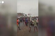 Colpo di Stato in Gabon, festeggiamenti in strada
