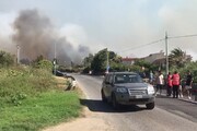 Brucia la costa nord orientale della Sardegna, case evacuate