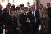 Meloni con Macron verso Palazzo Chigi dopo le esequie di Napolitano