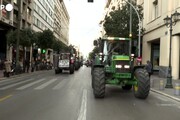 Grecia, agricoltori con 130 trattori raggiungono il centro di Atene