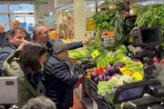Regionali in Sardegna, Elly Schlein in visita al mercato di Cagliari