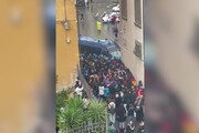 Pisa, la polizia blinda piazza dei Cavalieri e carica i manifestanti