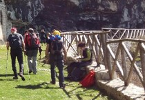Escursionisti su un percorso trekking nel Lazio (foto di archivio) (ANSA)