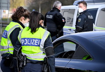 Poliziotti tedeschi (foto di archivio) (ANSA)