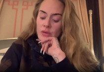 Adele in un frame tratto dal suo video sui social (ANSA)