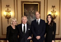 Prima foto ufficiale di re Carlo, Camilla e i principi del Galles William e Kate (ANSA)