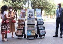 Testimoni di Geova in strada (ANSA)