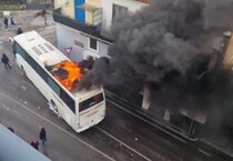 Calcio: Paganese-Casertana; incidenti, a fuoco bus tifosi ospiti (ANSA)