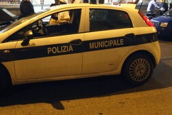 Una macchina della polizia municipale in una immagine di archivio
