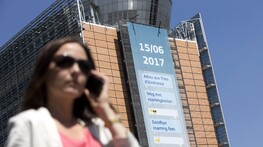 L'Eurocamera chiede di "Abolire le tariffe per le chiamate e gli sms intra-Ue"