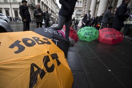 Una manifestazione contro il Jobs act del 2014