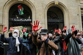 Studenti pro-Palestina occupano Sciences Po a Parigi