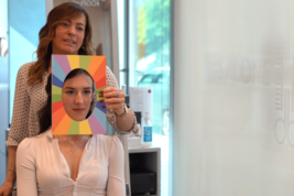 Face Shape, la consulente d'immagine Sara Marcolongo al lavoro (Martino Iannone per ANSA Lifestyle)