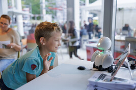 I bambini tendono a fidarsi dei robot (fonte:  Florian Voggeneder, via Flickr)