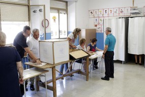 operazioni di voto (ANSA)