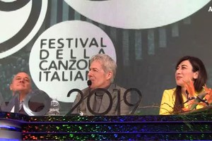 Sanremo, Baglioni canta e Virginia fischietta (ANSA)