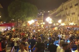 Europei, maxi-assembramento di tifosi, la festa in piazza a Cagliari (ANSA)