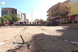 Sudan, i manifestanti bloccano Khartoum contro il governo militare (ANSA)
