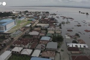 Nigeria, centinaia di case distrutte dalle forti inondazioni che hanno colpito il Paese (ANSA)
