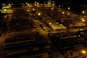Droga: traffico con base al porto di Gioia Tauro: 36 arresti (ANSA)