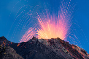 Un'eruzione dello Stromboli (fonte: Matteo Trolese)   (ANSA)