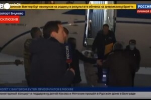 Russia, il trafficante d'armi Viktor Bout atterra a Mosca: le immagini di Russia24 (ANSA)