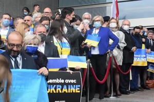 Ucraina, manifestazione davanti al Parlamento europeo (ANSA)