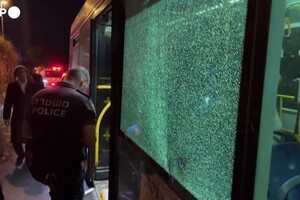 Attacco contro un bus a Gerusalemme, almeno 7 feriti (ANSA)
