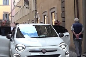 Governo, Meloni lascia Montecitorio in auto (ANSA)