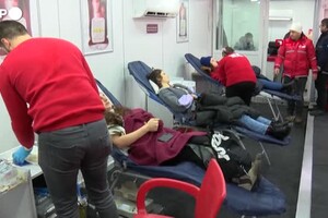 Terremoto in Turchia, a Istanbul in tanti donano sangue (ANSA)
