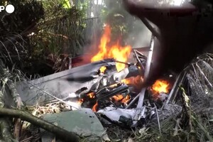 I resti dell' elicottero militare caduto nel nord-ovest della Colombia (ANSA)
