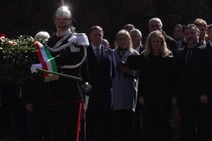 Fosse Ardeatine, Mattarella rende omaggio alle vittime dell'eccidio (ANSA)