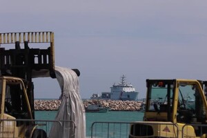 Migranti, in 400 sbarcano a Pozzallo dalla nave Diciotti (ANSA)