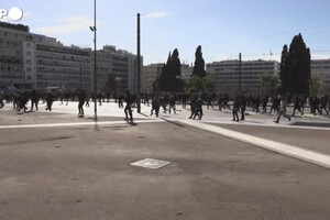 Disastro treni Grecia, 50 mila in piazza: tensioni con la polizia ad Atene (ANSA)