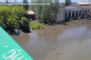 Ucraina, attacco alla diga di Nova Kakhovka: case sommerse (ANSA)