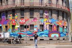 Milano, via Palestro: sulla caserma dei pompieri un murale per le 5 vittime (ANSA)